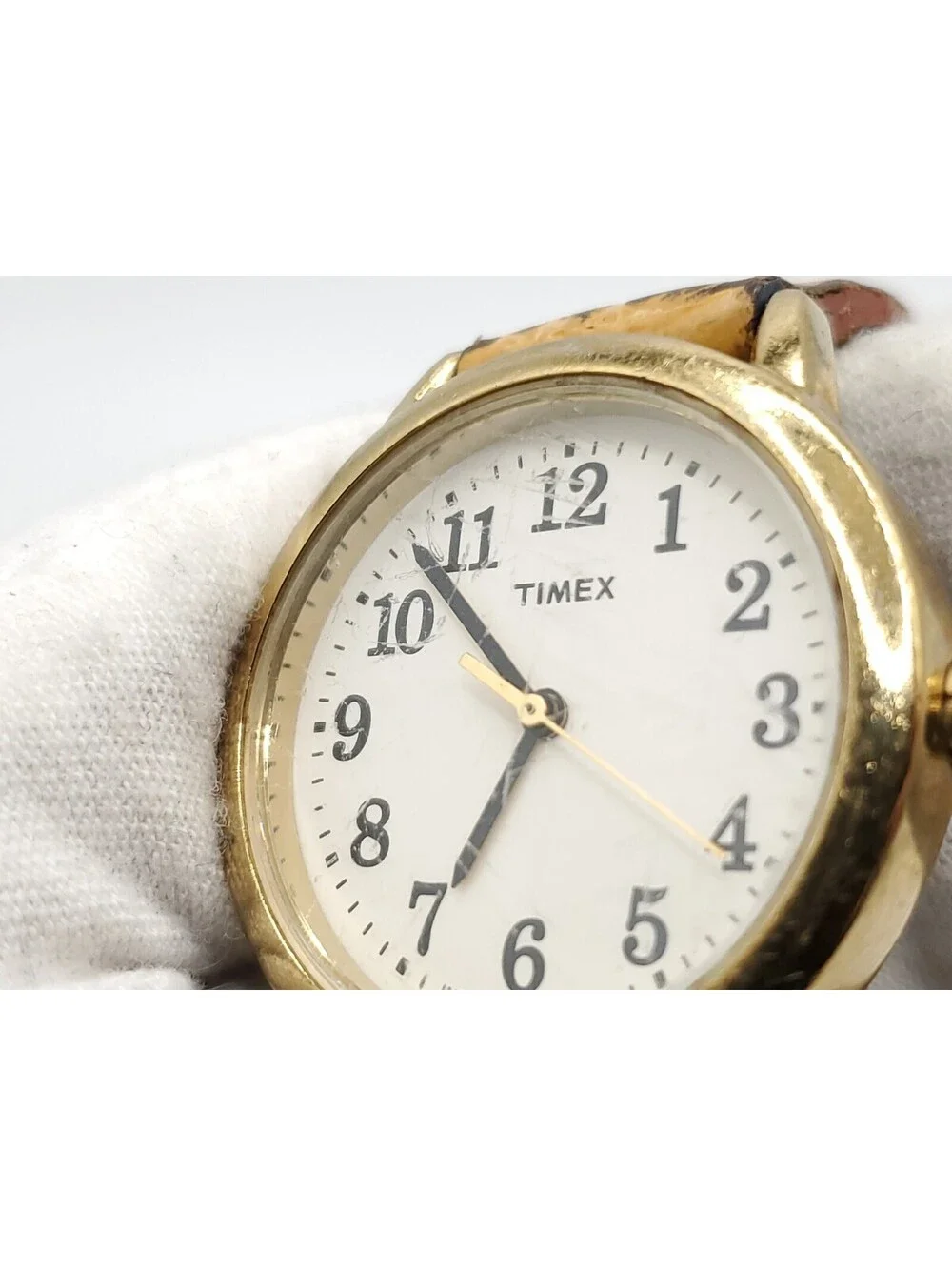 Vintage 1986 Timex Quartz Watch Womens New Battery Gold Tone 30mm